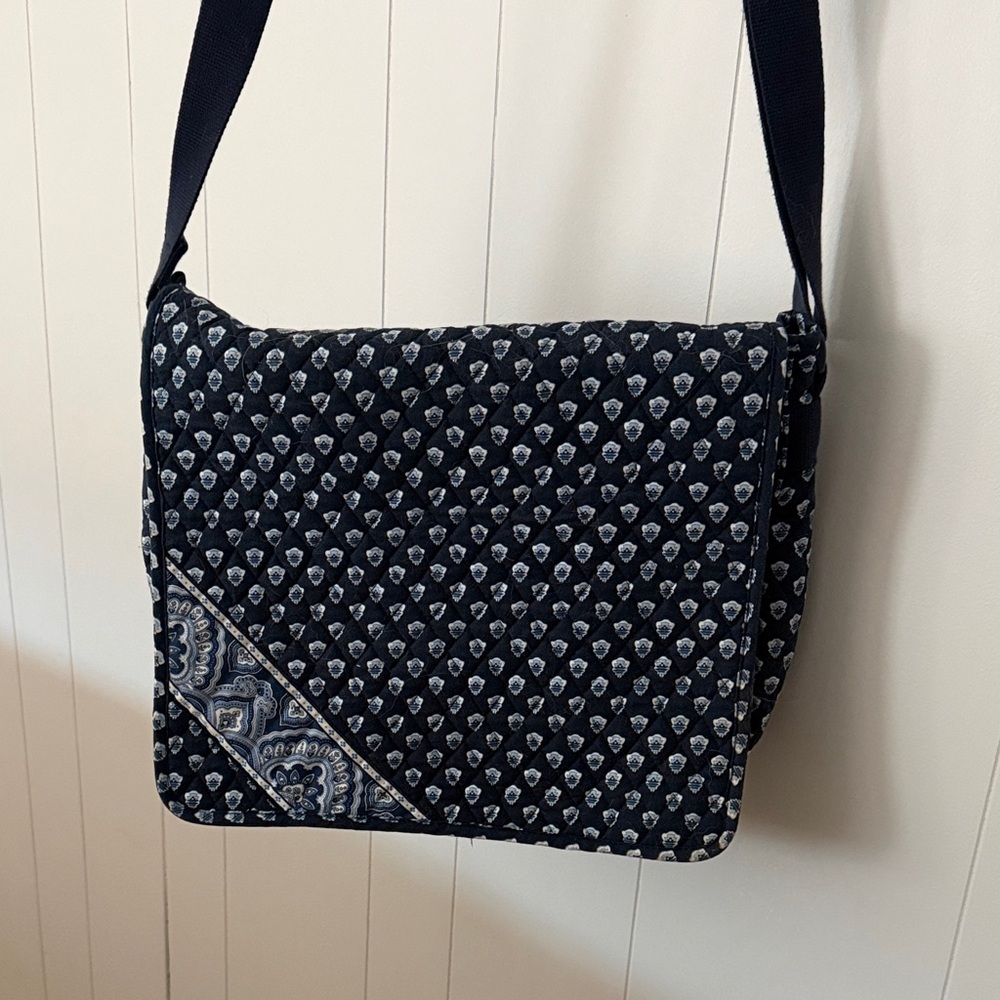 Vera Bradley Quilted Navy Paisley Crossbody Shoulder Bag/Messenger Bag